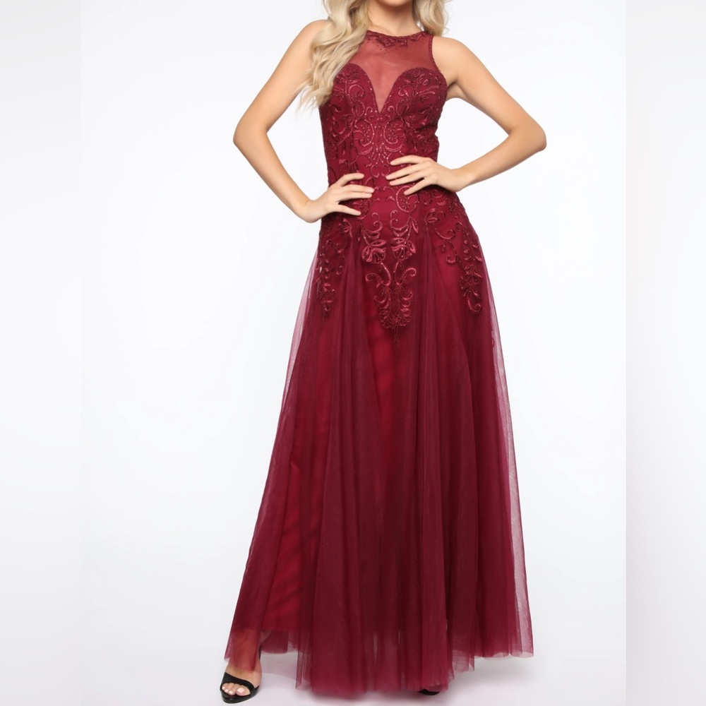 Woman evening gown/ prom dress
